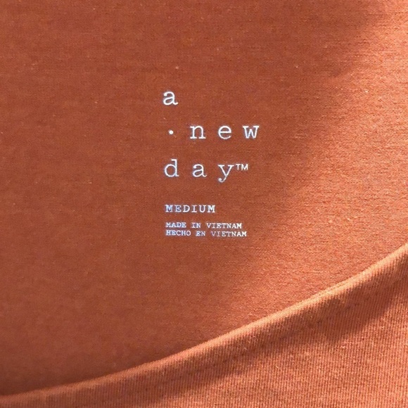 A New Day / NWT/ Women's Long Sleeve Asymmetrical Top / size M - Picture 4 of 8